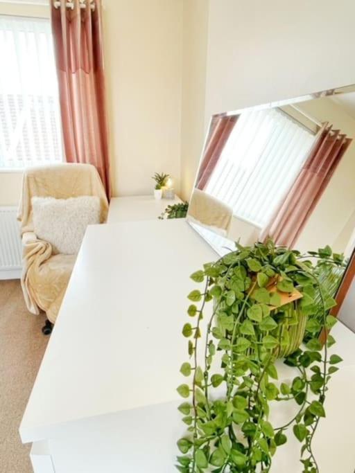 5 Bedroom, Sleeps 9 - Base To Explore And Beyond * Liverpool