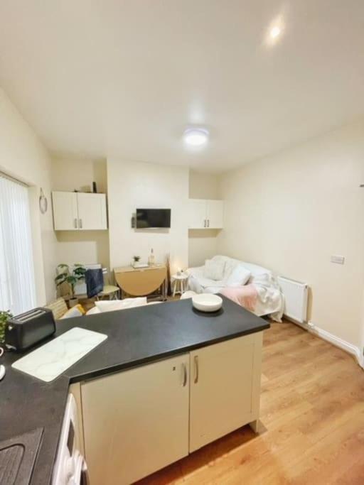 Holiday home 5 Bedroom, Sleeps 9 - Base To Explore And Beyond *