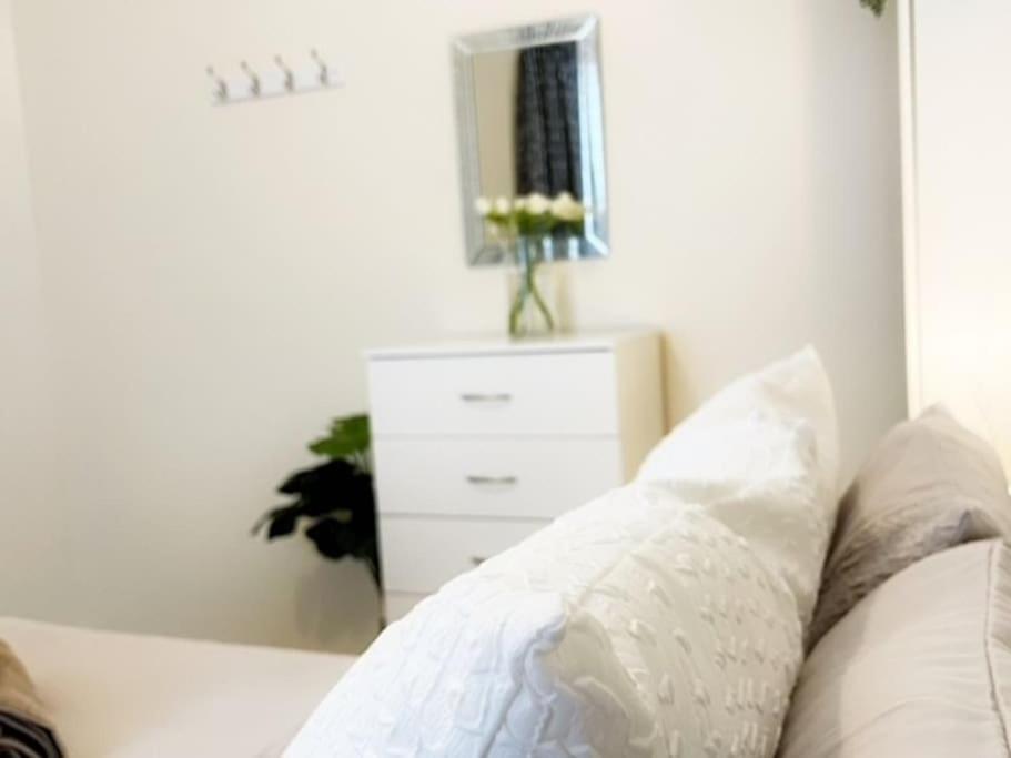 5 Bedroom, Sleeps 9 - Base To Explore And Beyond Holiday home Liverpool