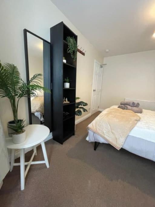 5 Bedroom, Sleeps 9 - Base To Explore And Beyond Liverpool