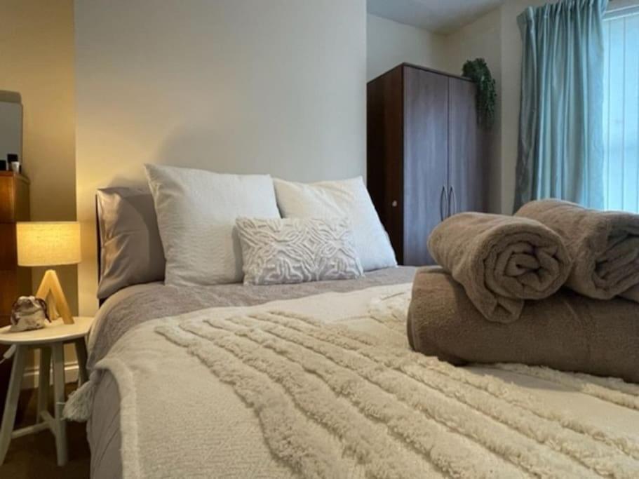 Holiday home 5 Bedroom, Sleeps 9 - Base To Explore And Beyond