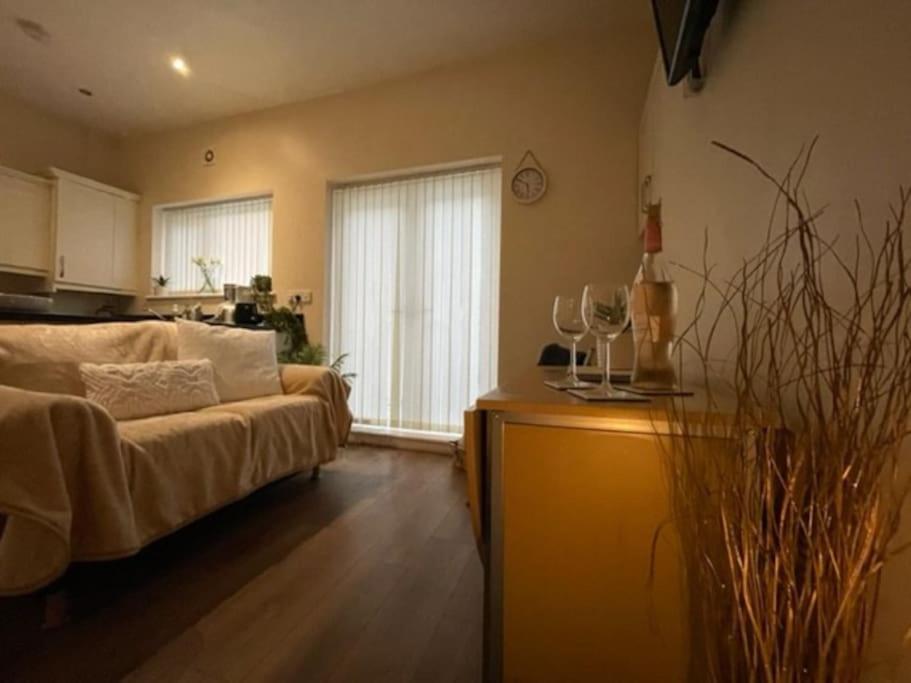 5 Bedroom, Sleeps 9 - Base To Explore And Beyond Holiday home Liverpool