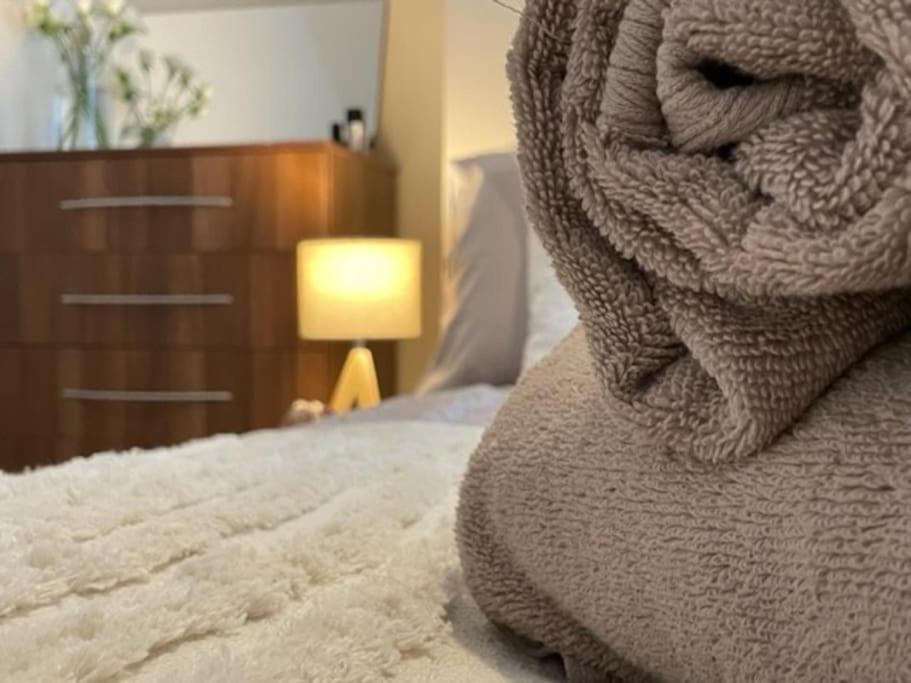 Holiday home 5 Bedroom, Sleeps 9 - Base To Explore And Beyond Liverpool