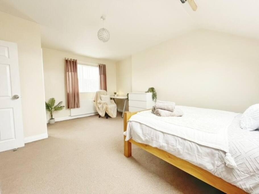 5 Bedroom, Sleeps 9 - Base To Explore And Beyond