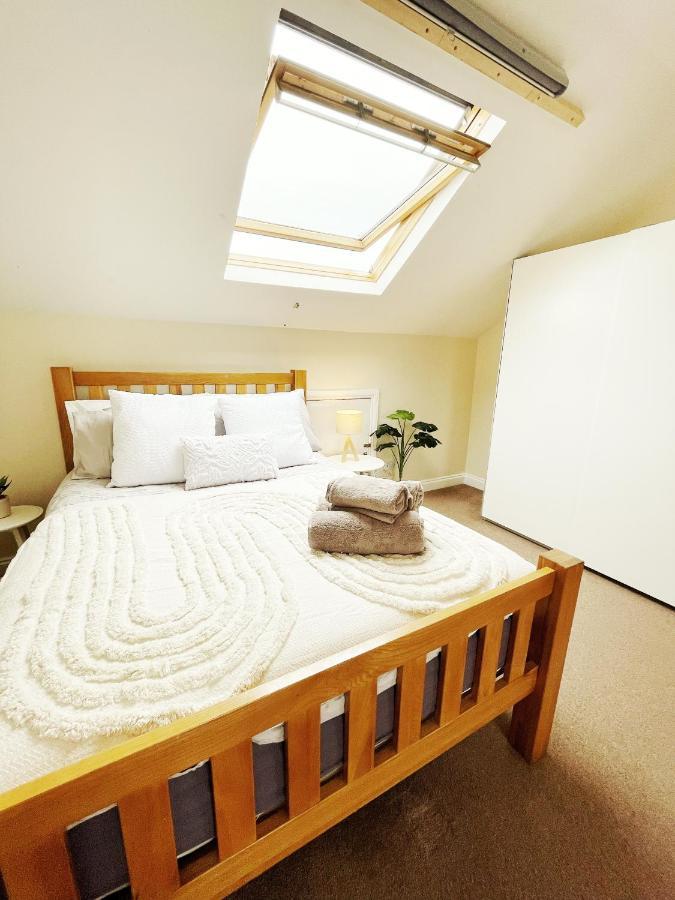 Holiday home 5 Bedroom, Sleeps 9 - Base To Explore And Beyond Liverpool
